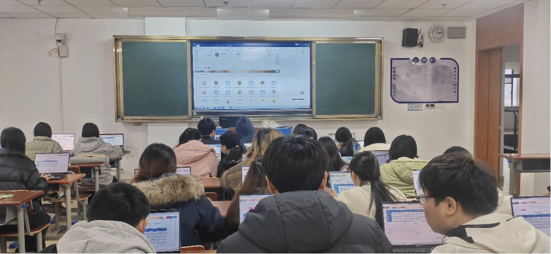 產(chǎn)教融合，數(shù)智賦能——江蘇旅游職業(yè)學(xué)院經(jīng)濟(jì)管理學(xué)院開展專業(yè)實(shí)踐教學(xué)周系列活動(dòng)之實(shí)踐教學(xué)平臺(tái)深度探索
